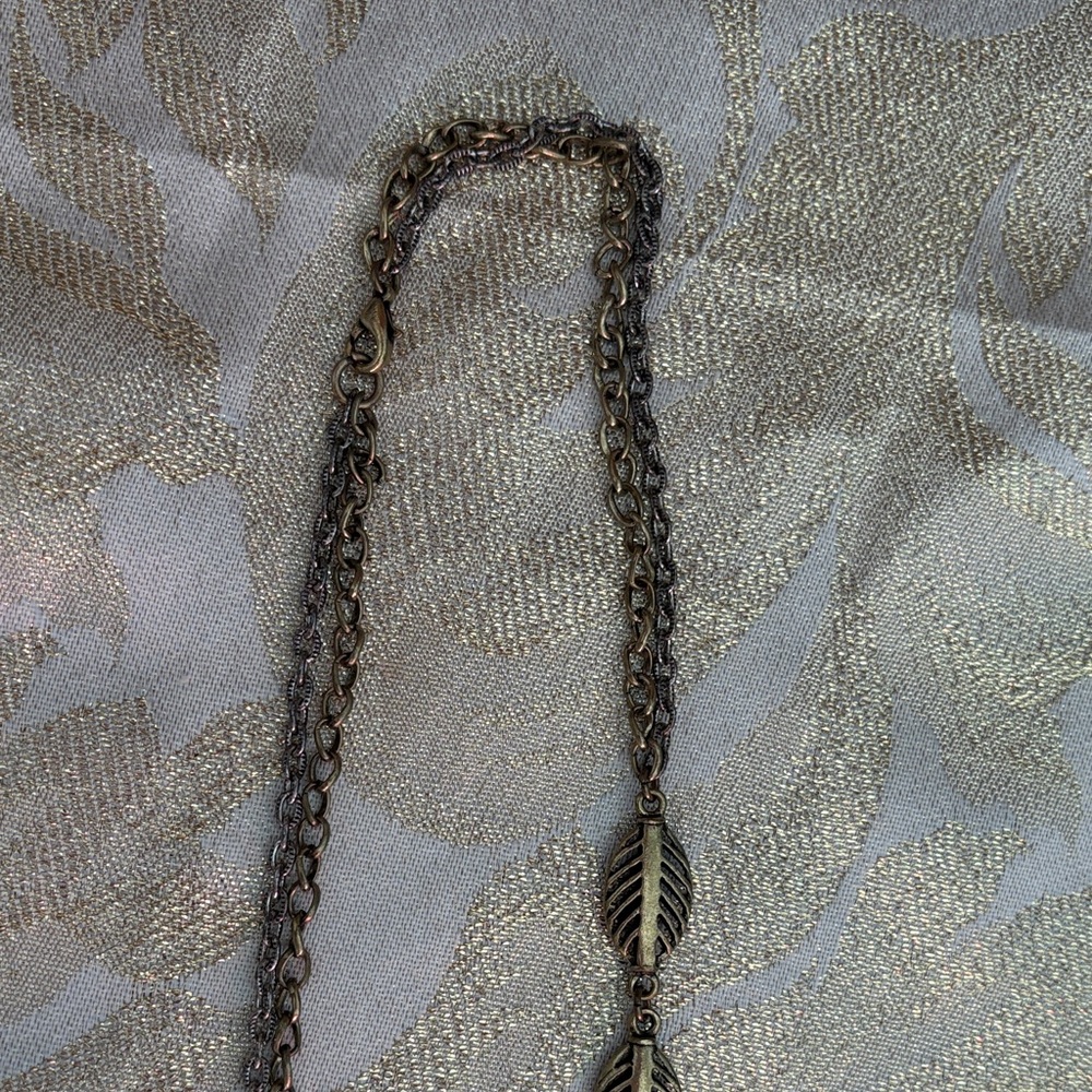 Chic Tri-toned Metal Leaf Necklace - Picture 3 of 5